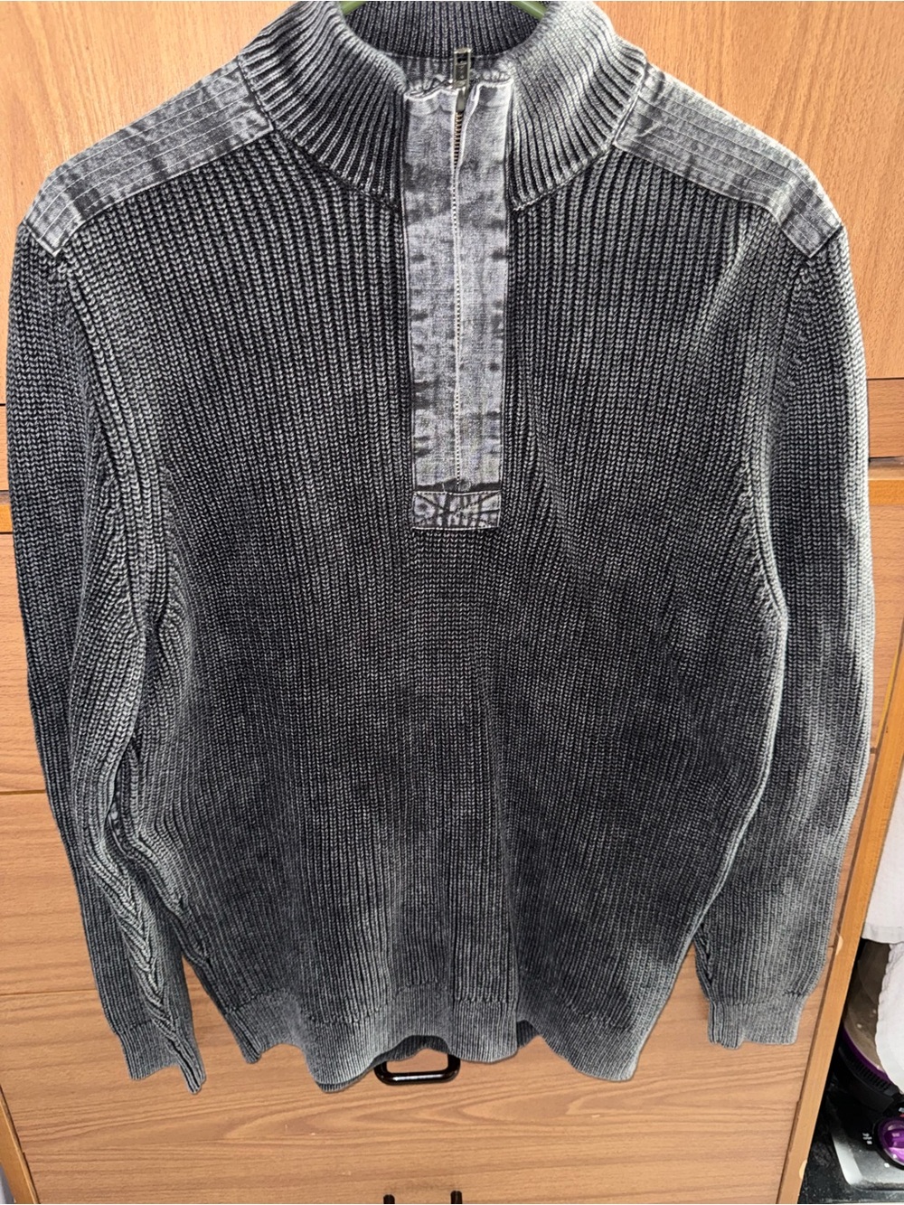 32 bar blues boom ba-black sweater